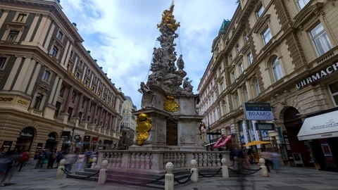 Timelapse view of the plague memorial in Graben, central Vienna Stock Footage 114216604