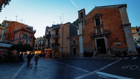 Timelapse view of a square with a church at sunset in Taormina (Sicily) Stock Footage 121561902