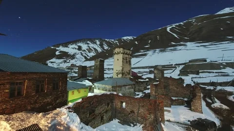 Timelapse view Svan towers settlement in Murkmeli village. Ushguli at night.. Vídeos de archivo 311876088