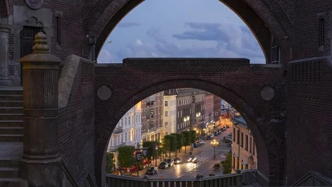 Timelapse view through an archway of the swedish city of Helsingborg. 4K, 30p Vídeos de archivo 78381328