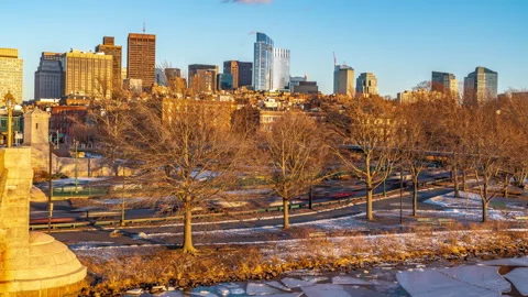 Timelapse view of traffic and Boston city skyline seen from Longfellow bridge Vídeos de archivo 302115700