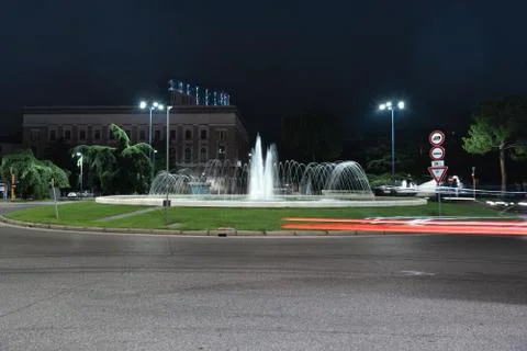 Timelapse view of the traffic on the square around the fountain. Stock Photos