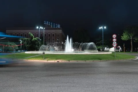 Timelapse view of the traffic on the square around the fountain. Stock Photos