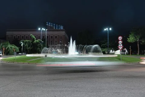 Timelapse view of the traffic on the square around the fountain. Stock Photos
