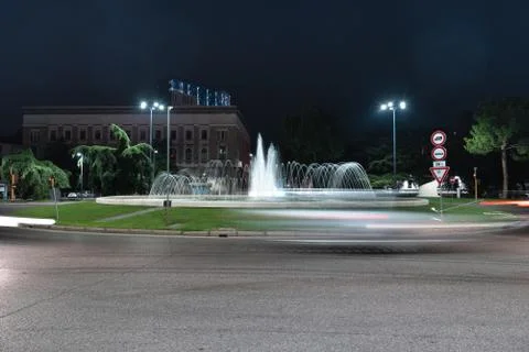 Timelapse view of the traffic on the square around the fountain. Stock Photos