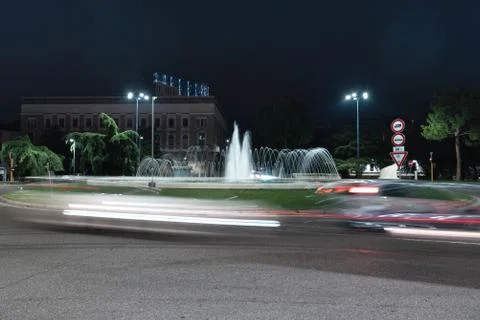 Timelapse view of the traffic on the square around the fountain. Stock Photos
