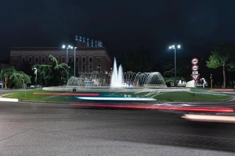 Timelapse view of the traffic on the square around the fountain. Stock Photos