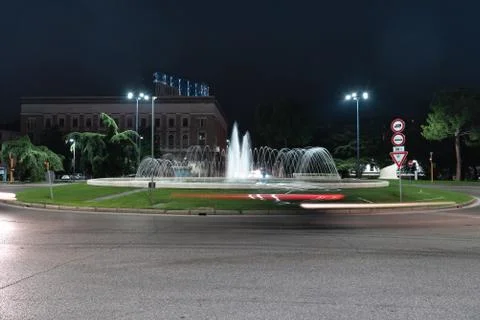 Timelapse view of the traffic on the square around the fountain. Stock Photos