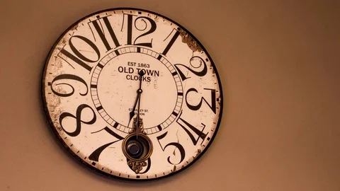 Timelapse of a vintage clock against a wall Video stock 73195300