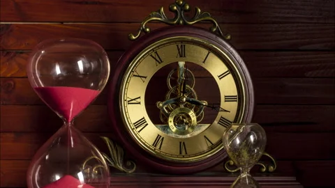 Timelapse Vintage Clock Dolly in 스톡 동영상 151464968