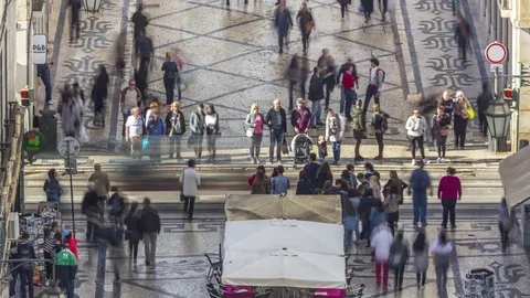 Timelapse of the walking people at the Rua Augusta street. Lisbon, Portugal 스톡 동영상 78518449