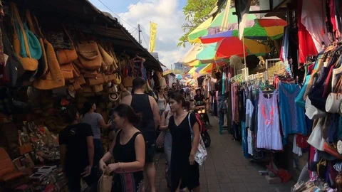 Timelapse Walking through Ubud art market at Bali, glide shot with steadicam Vidéo 108206953