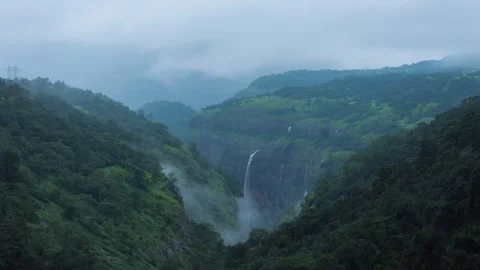 Timelapse - Watefall in valley with fog rolling through 4K60 動画素材 270892846