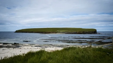 Timelapse of waves splasing at the cliffs of orkney island. Stock Footage 111340449