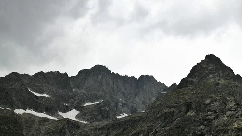 Timelapse of weather changing over Alpine mountain peaks Stock-Footage 92276794