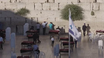 Timelapse of Western Wall toward evening, people praying Stock Footage 86041018