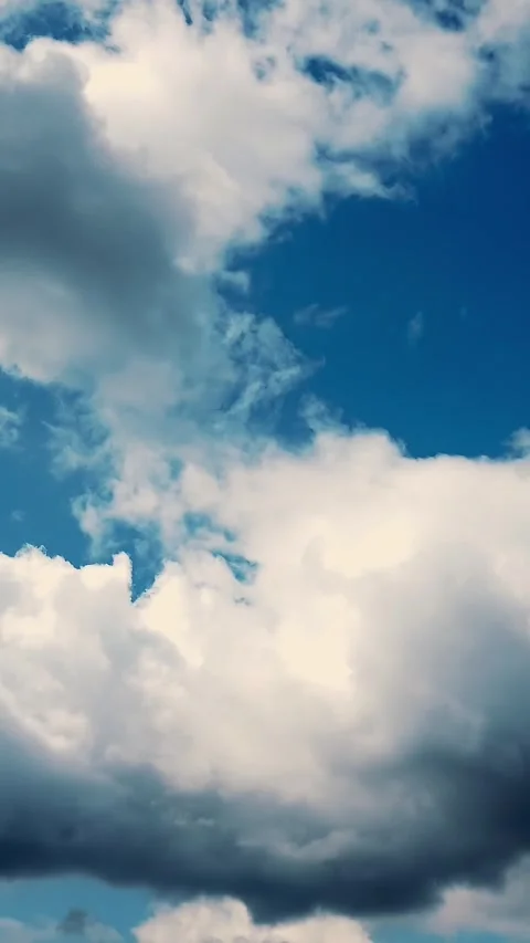 Timelapse, white, beautiful clouds are running against the blue sky. Video stock 321014521