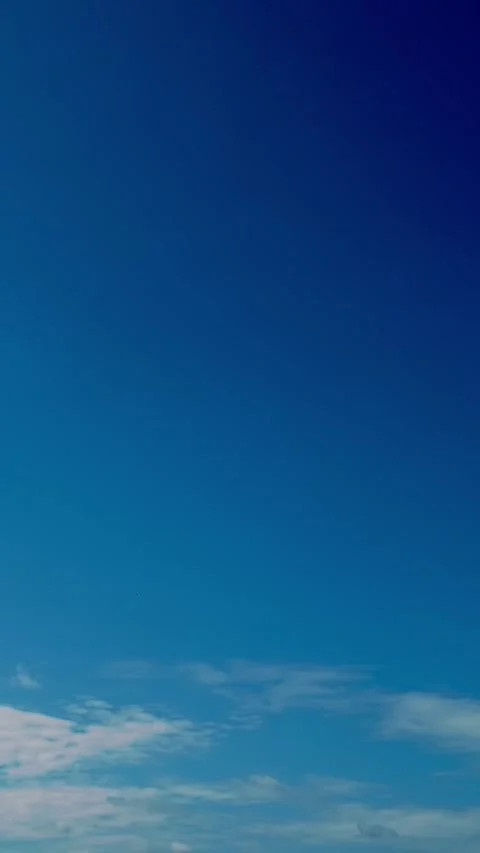 Timelapse, white, beautiful clouds are running against the blue sky. Stock-Footage 323092840