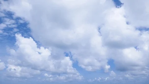Timelapse of white clouds with blue sky in background Vidéo 103199918