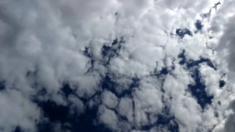Timelapse of white clouds on blue sky Video stock 120574717