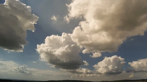 Timelapse White Cumulus Clouds Forming And Disappearing On Sunny Day 库存影片 128175890