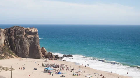 Timelapse wide shot beach wedding at Point Dume 스톡 동영상 228409283