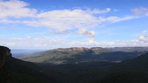 Timelapse of Wide Valley in Blue Mountains of Australia – fast clouds in 4k. Stock Footage 150304388