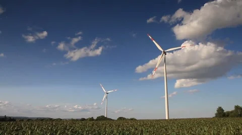 Timelapse - Wind Turbines under a partly cloudy sky Vídeo Stock 59568315