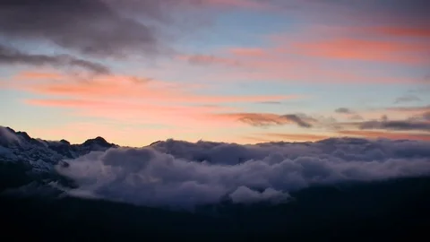 Timelapse of winter sunset in high snowy mountains with clouds 스톡 동영상 71198318