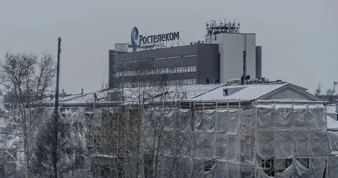 Timelapse of the work and the construction of a new roof 動画素材 129654589