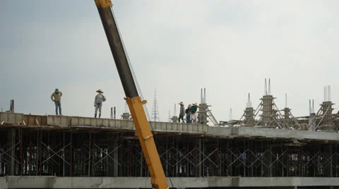 Timelapse of workers at construction site with moving clouds Video stock 37121357