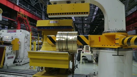 Timelapse yellow roll of brass in the rolling mill Video stock 103104854
