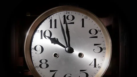 TIMELAPSE, ZOOM OUT, VIGNETTE, an old classic wall clock Stock Footage 145750862