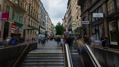 Timelapse zoom in view of Kartner strasse, in the center of Vienna (Austria) Stock Footage 115713564