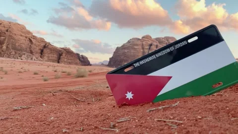 Timelapse zoom in Wadi Rum red sand desert with Jordan flag installation dr.. Stock-Footage 328805565