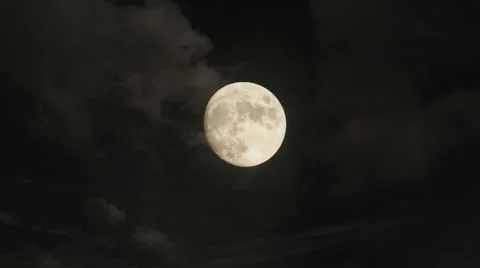 Timelapse with zooming moon and clouds. Vídeos de archivo 62503559