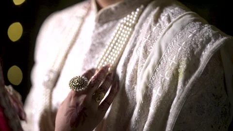 Timeless Traditional View of an Indian Wedding Couple Vidéo 337631413
