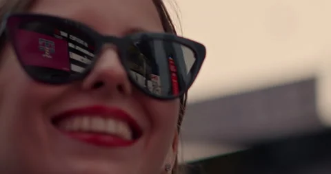 Times Square NYC Reflection in Sunglasses, Face Closeup Vidéo 154662463