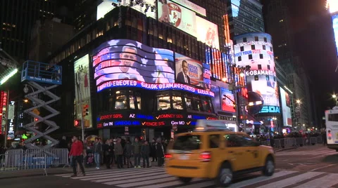 Times Square Pedestrians After 2012 Election Night 動画素材 59296850