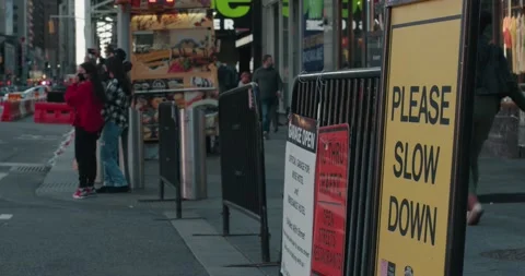 Times Square, Slow Down Sign - NYC (4K) Vidéo 153096809