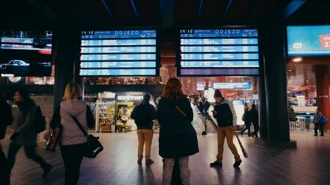 Timetable at a railway station timelapse Stock Footage 85434901