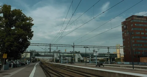 Timlapse shot of Västerås centralstation during a sunny summer's day Vidéo 95056801