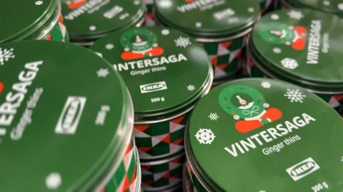 Tin of ginger thins with festive design and snowflakes suitable for Christm.. Stock Footage 324707623