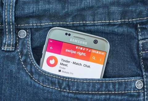 Tinder mobile application on screen of Samsung Stock Photos