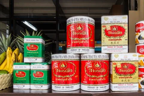 Tins of Thai tea Stock-Fotos