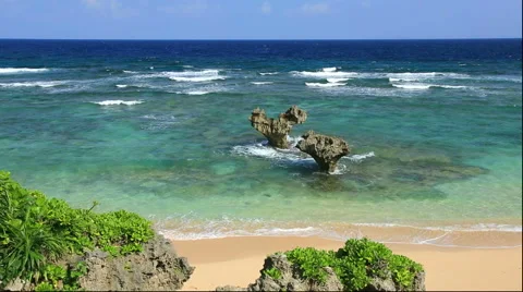 Tinu beach of Heart Rock in Okinawa Prefecture, Japan Vidéo 59791140