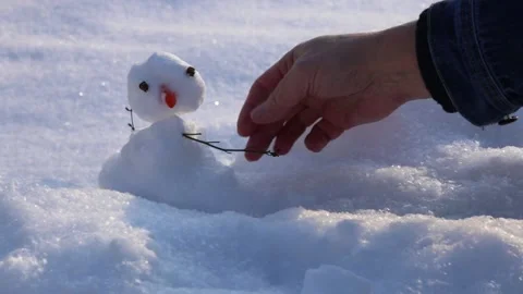 Tiny (15 centimeters) snowman in the snow 库存影片 147929651