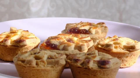 Tiny apple pies on pink plate 動画素材 255638545