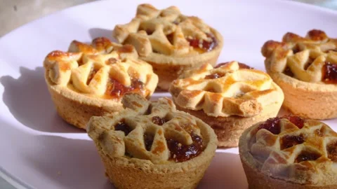 Tiny apple pies on pink plate 動画素材 255638549