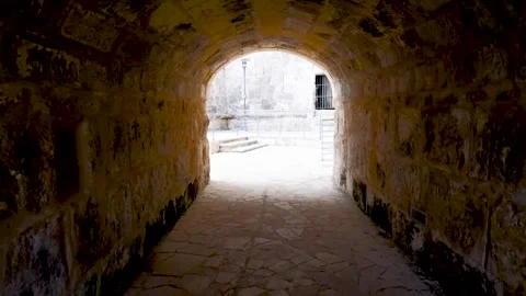 The tiny, beautiful old streets of Mdina Old capital of the state of Malta Vídeos de archivo 293705442